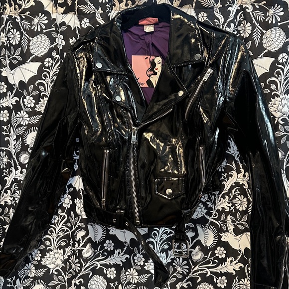 MISS KITTY CROPPED MOTORCYCLE JACKET BLACK VINYL VIXEN BY MICHELINE PITT LARGE - Picture 2 of 4